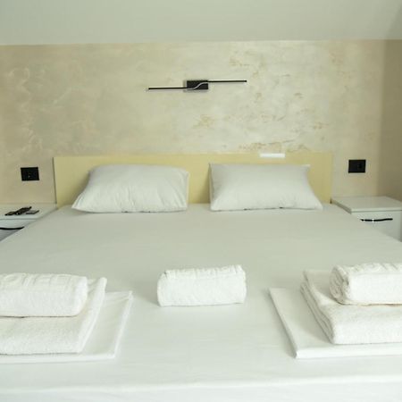 Pansion Eden Otel Ni Dış mekan fotoğraf