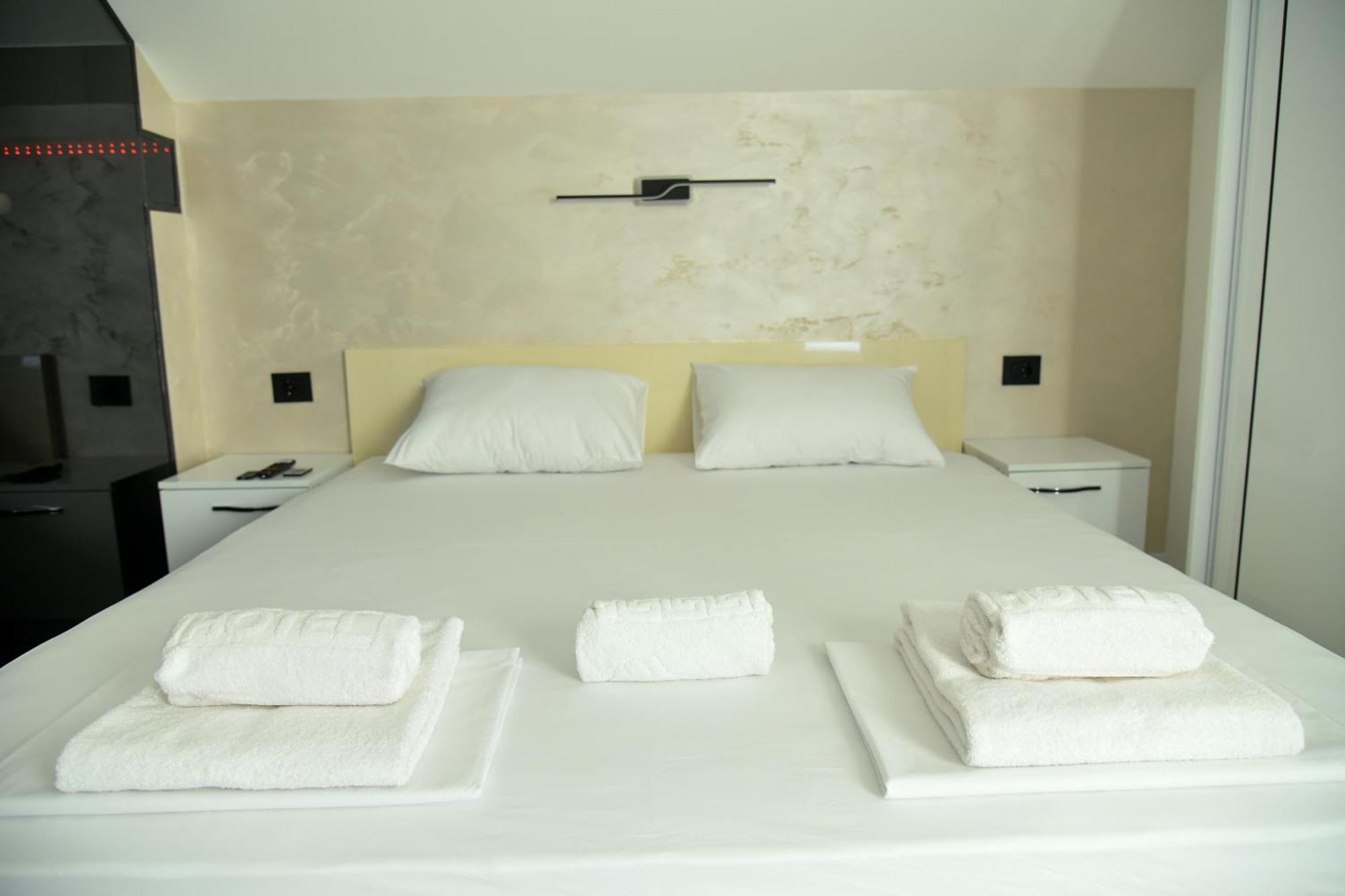 Pansion Eden Otel Ni Dış mekan fotoğraf